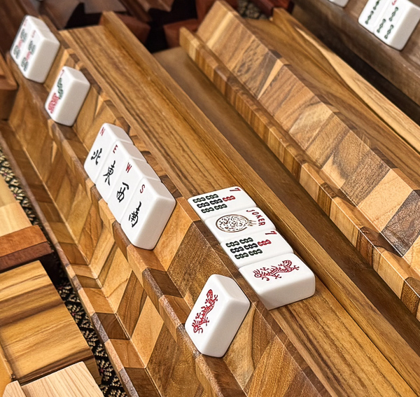 Oversized mahjong rack